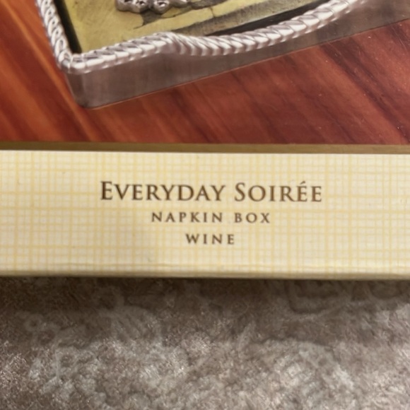 Brand New Lenox Everyday Soirée Wine Beverage Napkin Box Holder Grapes - Picture 9 of 14